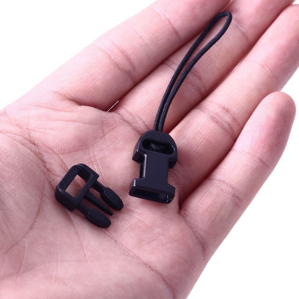 4 пары петлевых соединений, комплект быстроразъемных пряжек, ушко, шейный ремень, крючки для ремня для камеры, камера