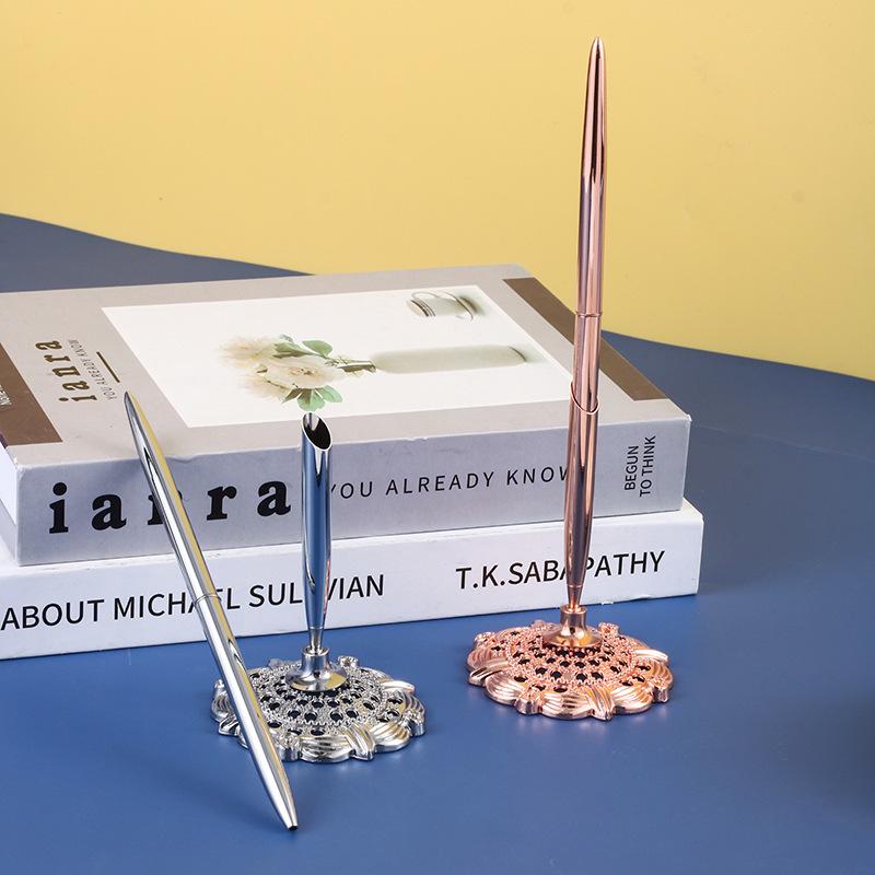 Металлическая шариковая ручка «Цветок сливы» против потери для стола или ресепшена с логотипом на заказ.