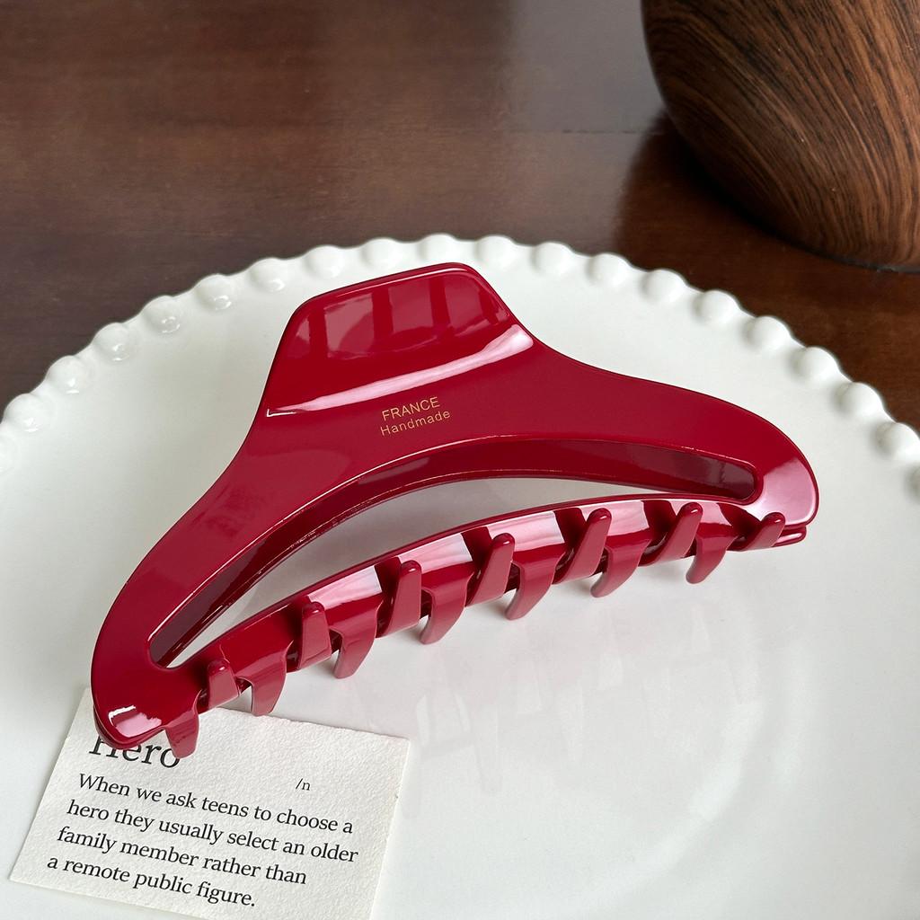 Премиальная корейская заколка для волос с золотой этикеткой для элегантных высоких причесок и шикарных стилей. Доступна в черном, карамельном или красном цвете.