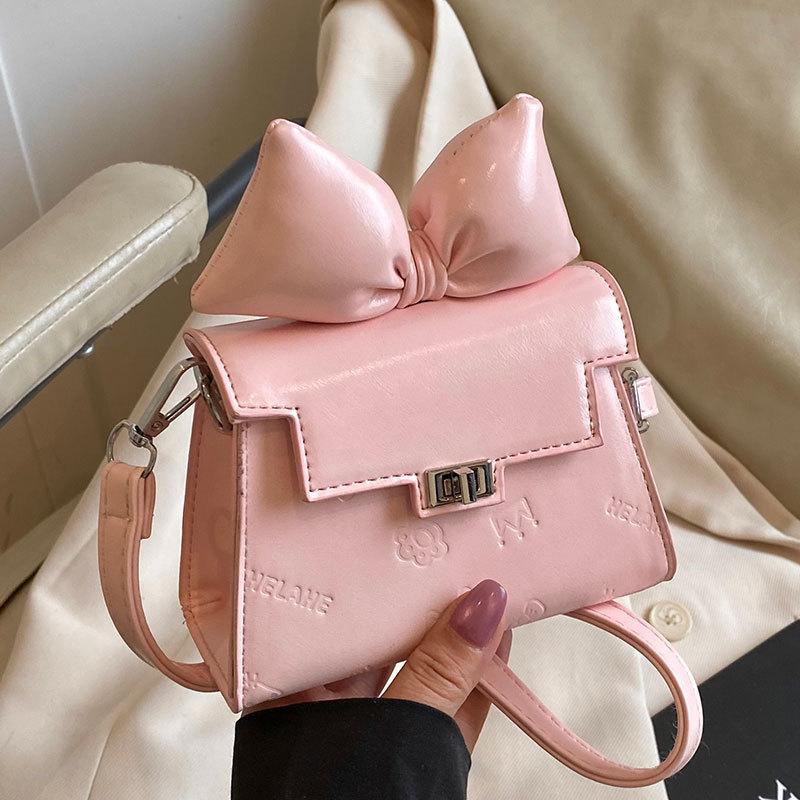 Трендовый новый продукт милый тисненый корейская версия нишевый бант рот красный конверт модный иностранный стиль супер огонь универсальная сумка мессенджер женская