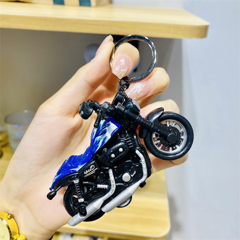 Фигурка мотоцикла в стиле хип-хоп, брелок для ключей, автомобильный кулон, мультяшная сумка, подвесное украшение