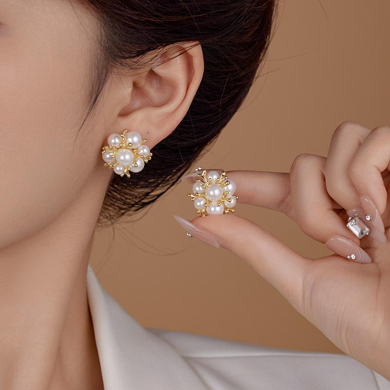 Niche Fashion Design Sense Pearl Flower Ball Stud Earrings Women'S S925 Silver Needle Temperament Sweet Versatile Earrings Wholesale