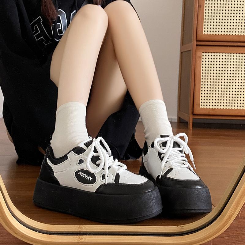 Туфли на толстой подошве женские зимние 2024 корейская версия новых модных повседневных маленьких белых туфель универсальные кожаные туфли