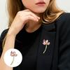 Женская брошь Имитация жемчуга Вставка Розовый цветок Дизайн Булавка для лацкана Нескользящая застежка Значок для шарфа Одежда Сумки Аксессуары