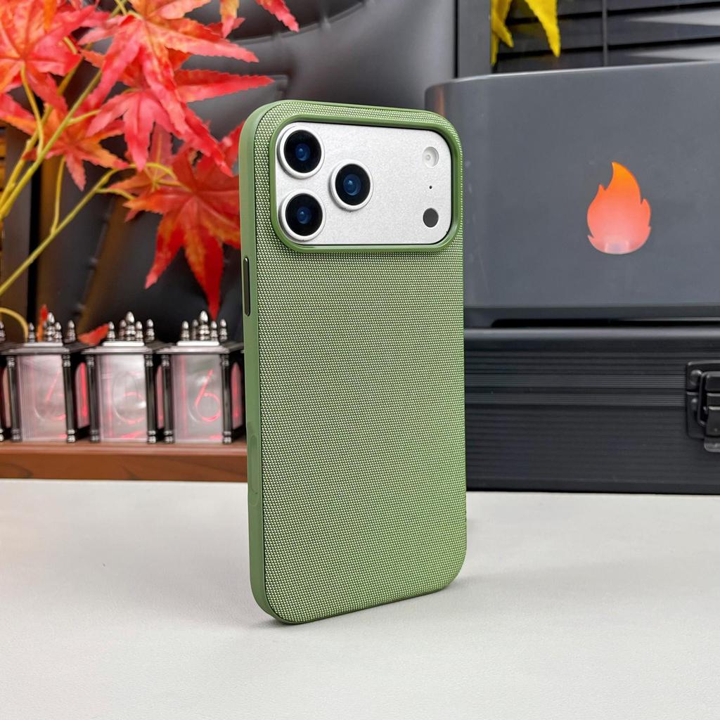 Чехол-свитер матовый противоударный с полным покрытием для iPhone 17 Pro Max