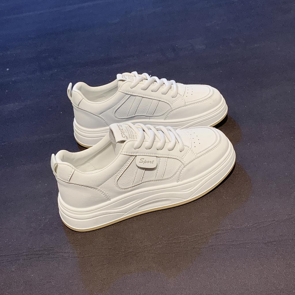 Spring and Autumn, the new women's breathable and lightweight, heightened thick-soled versatile little white shoes, spring and autumn