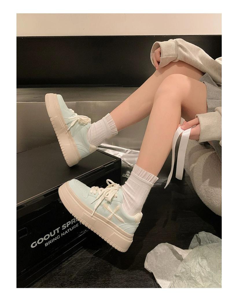 Fashion Vulcanized shoes for women in spring 2024, new thick soled height increasing round toe sports and leisure versatile white shoes