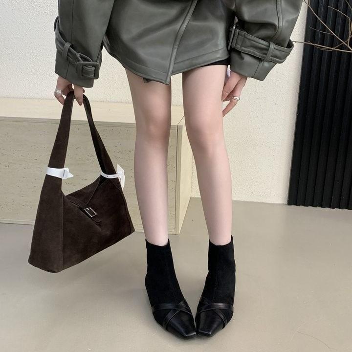 Осенью и зимой 2025 года новые ретро маленькие короткие ботинки для женщин, корейские spice girls показывают стройность, иностранный стиль, квадратный носок, тонкое бу