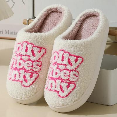 Зимние тапочки с вышитыми буквами для женщин 2024 года, парные домашние нескользящие тапочки для мужчин и женщин, домашняя хлопковая обувь с обхватом носка