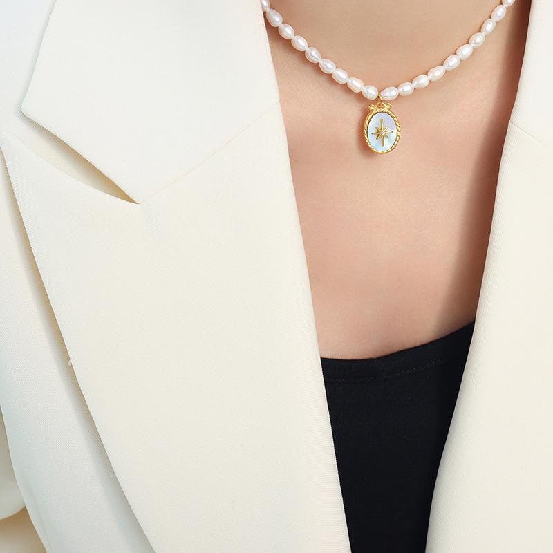 Queen'S Style Niche Accessories Natural Freshwater Pearl Oval Brand Pendant Necklace Inlaid Zircon Seashell Jewelry