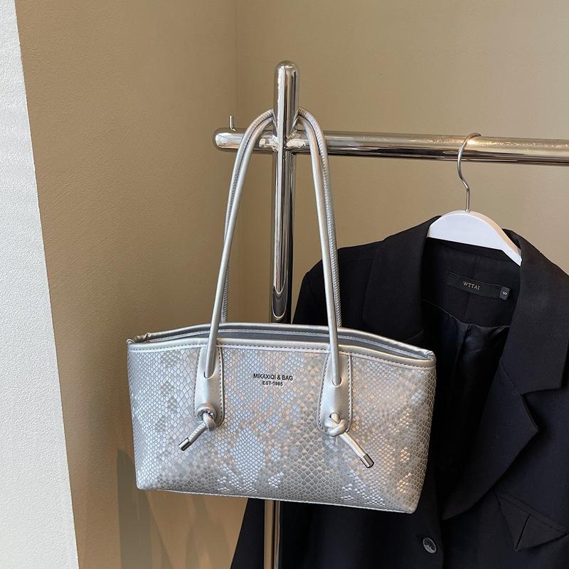 Премиальная импортная газовая сумка женская большая вместимость 2025 новый нишевый летний узор под змеиную кожу плечевая подмышечная сумка сумка-тоут