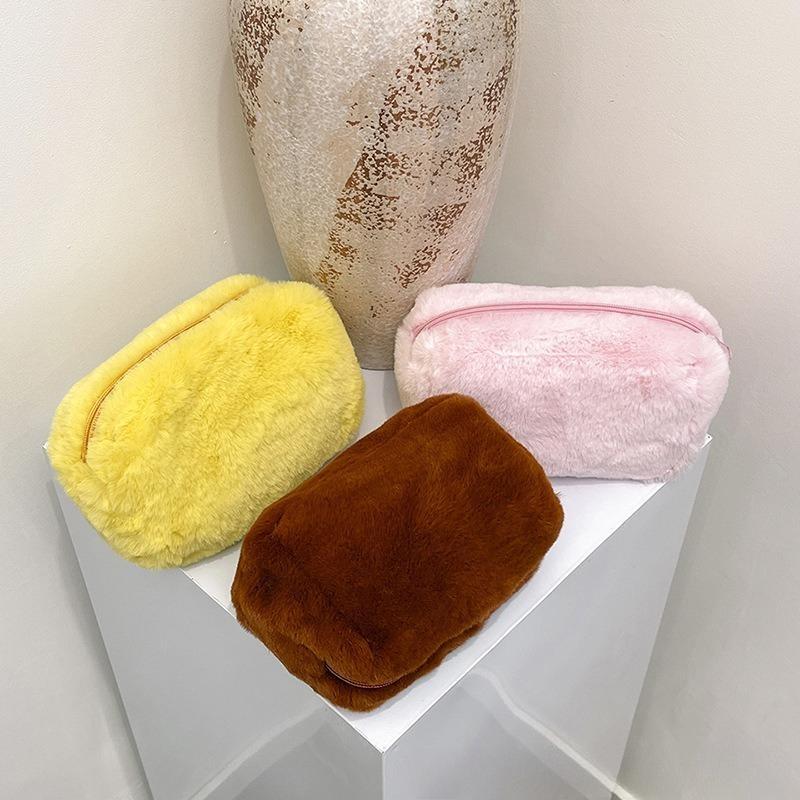 Ins Macaron Plush Cosmetic Bag Pencil Bag Girl Candy Color Hand Bag Bankquet Party Lady Cosmetic Bag Makeup Organizer 2024
