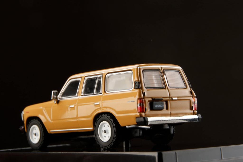 HJ64 Toyota Land Cruiser 60 GX 1988 бежевый готовый продукт 1/64