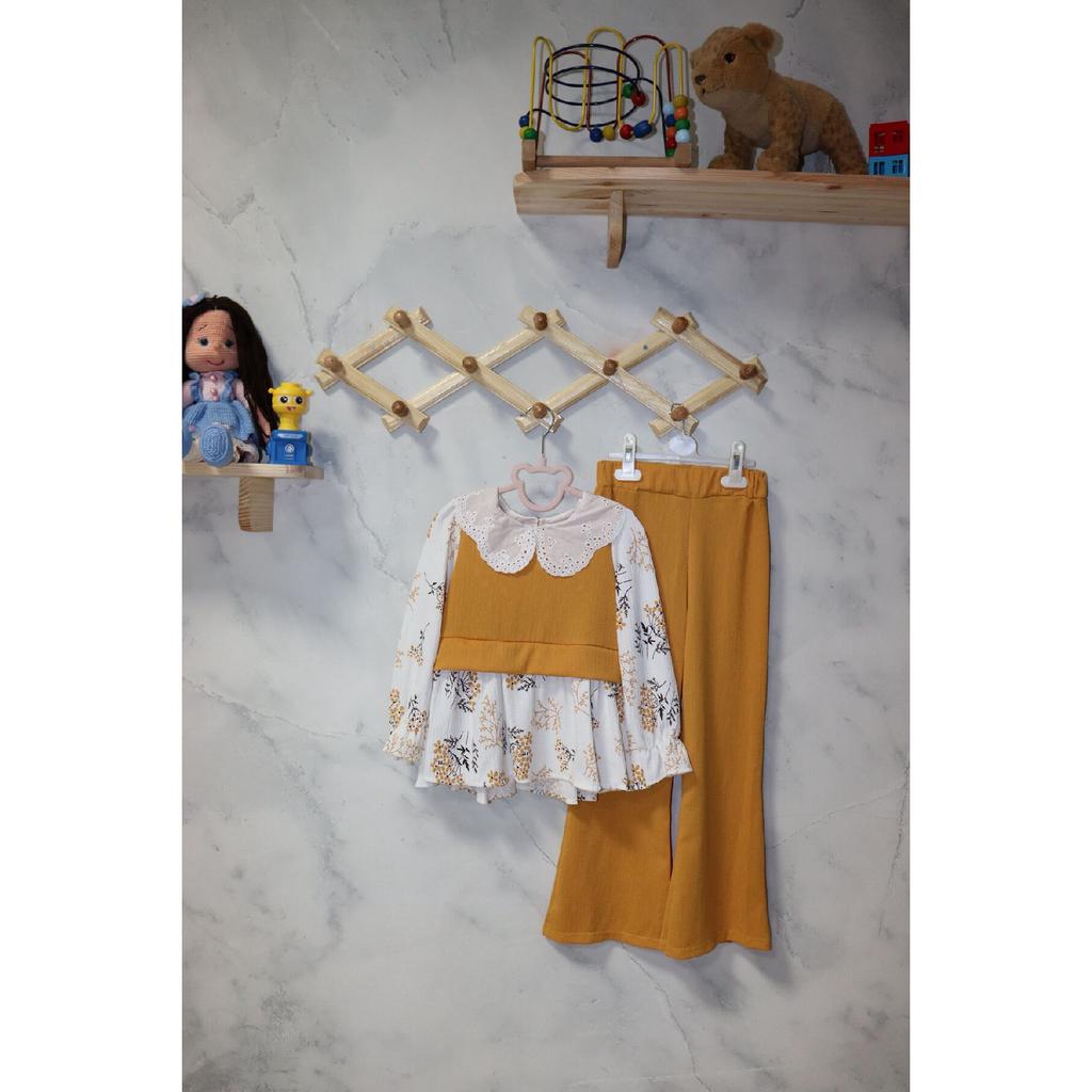 Стильный комплект для девочек - блузка с цветочным узором и современные брюки