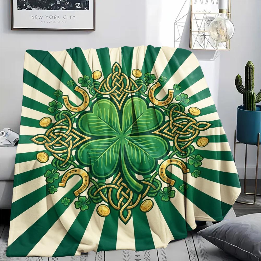 1Pc Leaf Clover Print Flannel Blanket, High quality Comfortable for All Seasons, Home Decor, Warmth and Comfort, Perfect for Christmas Gifts W58