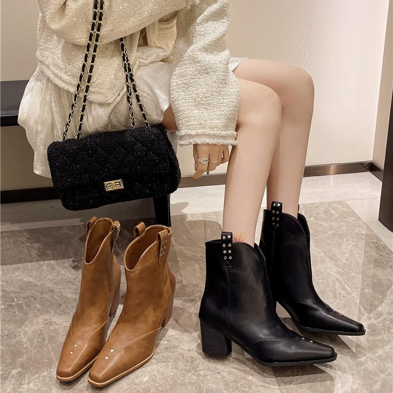 Ботильоны женские из искусственной кожи с острым носком сзади в стиле ретро на высоком каблуке женские ботинки в стиле вестерн модные короткие ботинки с заклепками D182