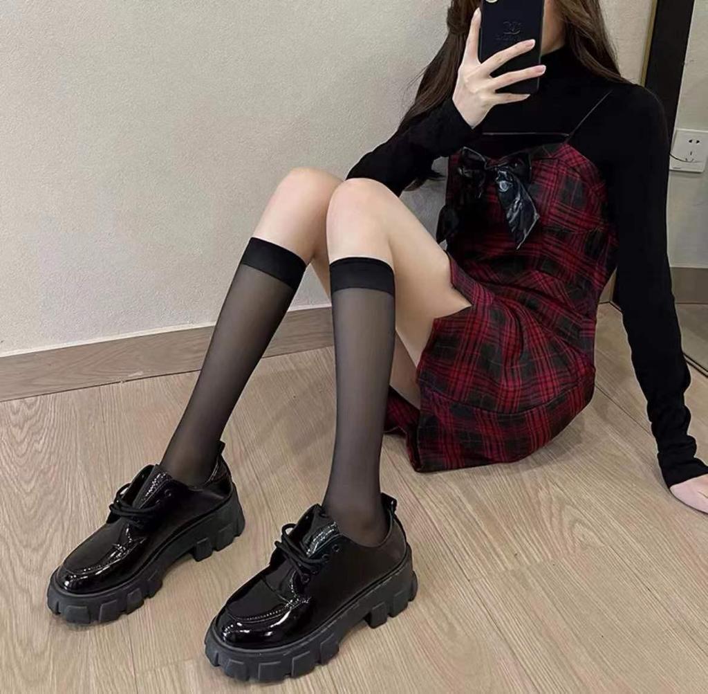 Красные сексуальные чулки до бедра: Ультратонкий черный шелк с красной строчкой