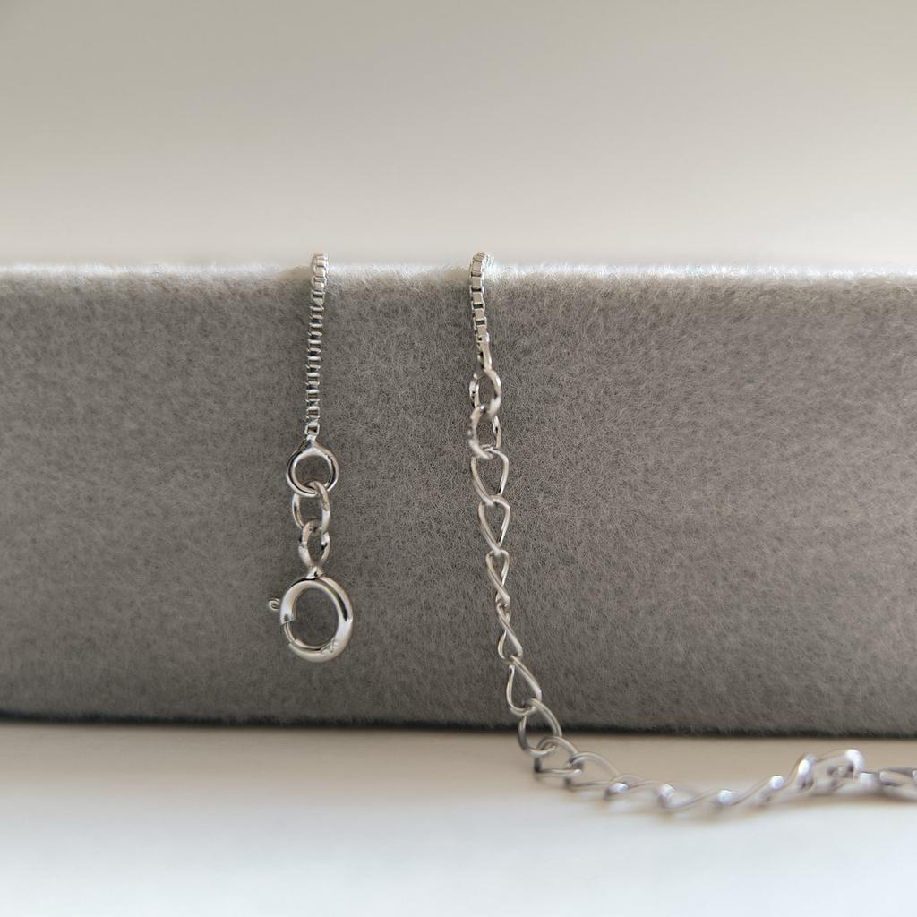 Серебряное колье с фианитами, вес изделия 3,88 гр (2209188)