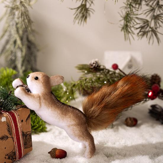 Foam Squirrel Ornament 3D Artificial Squirrel Figurine with Pine Cones Berries Cute Fake Animal Christmas Tree Hanging Decoration for Winter