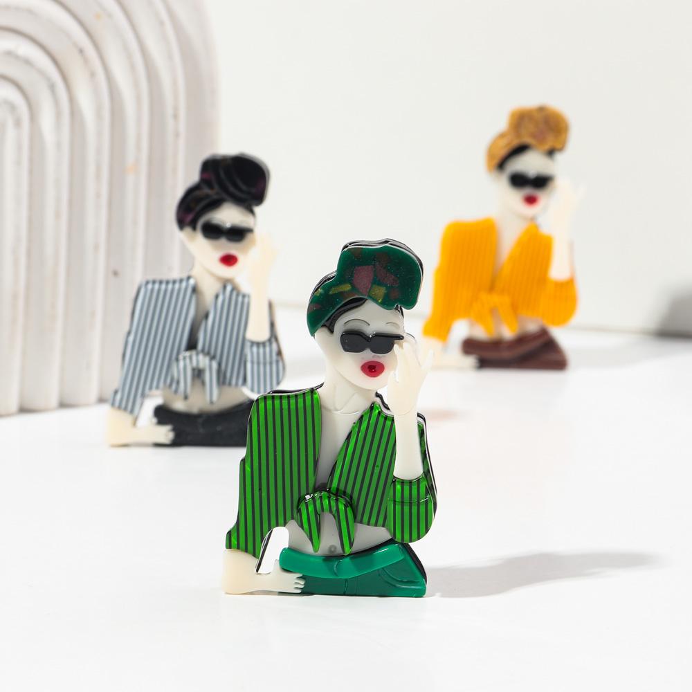 Vintage Sunglasses Lady Acrylic Brooches for Women New 3-Color Cartoon Fashion Girl Figure Badge Pins Jewelry Office Accessories