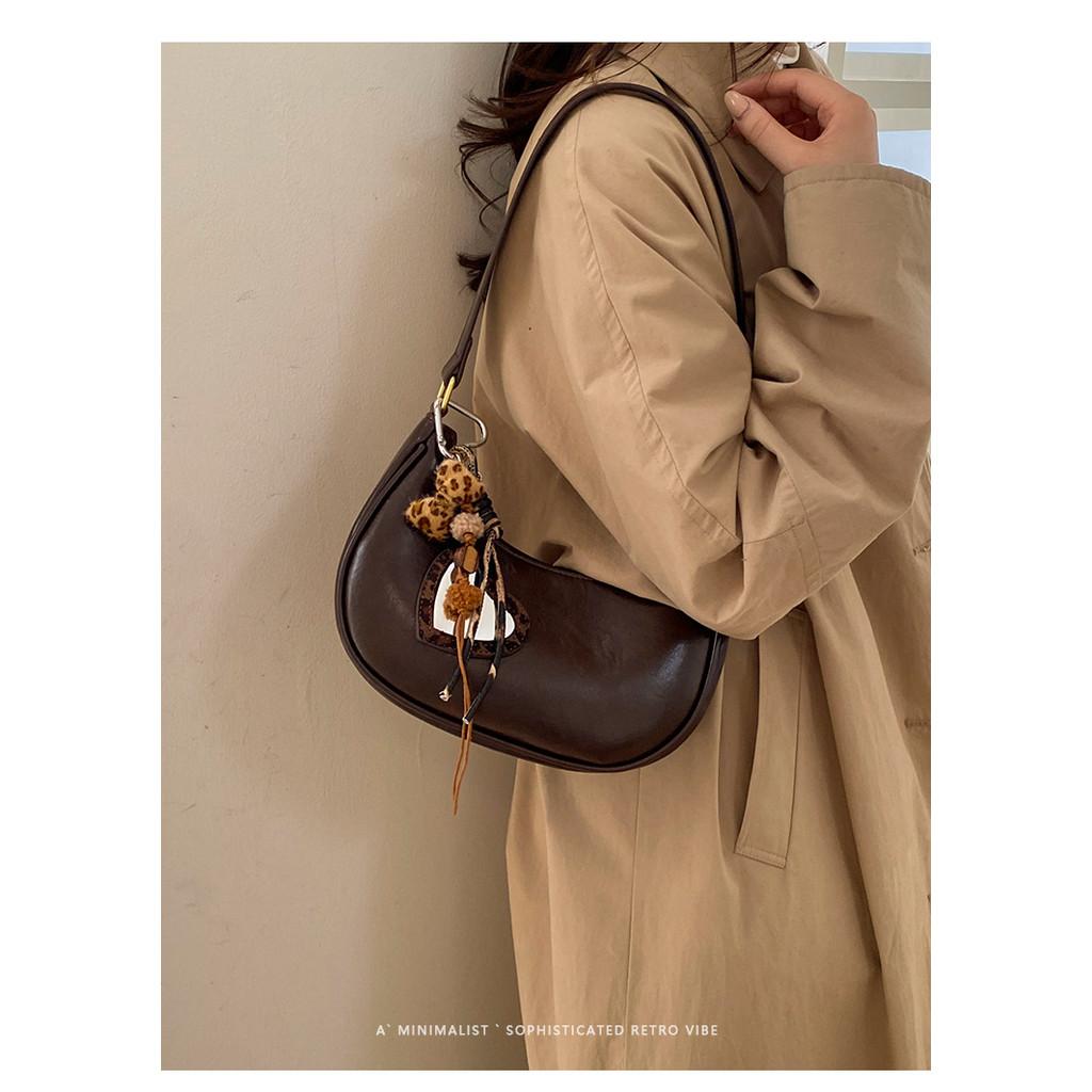 IELGY 2026 Spring Summer New Style Ladies Underarm Female Bag Niche Design Bag Female Solid Color Shoulder Bag Female Dumpling Bag