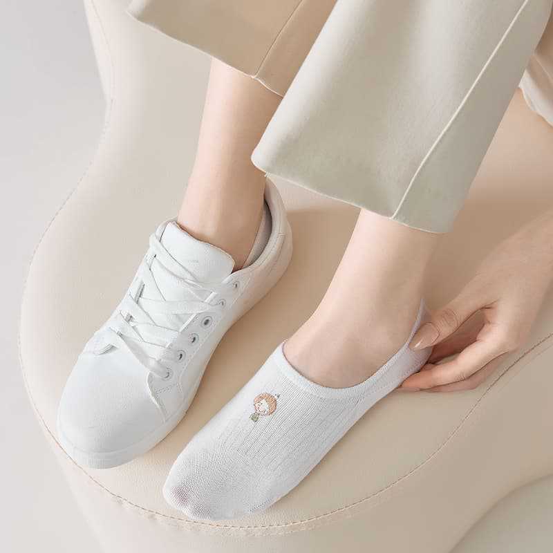 Женские тонкие милые мультяшные вышитые силиконовые нескользящие дышащие носки-лодочки на весну и лето