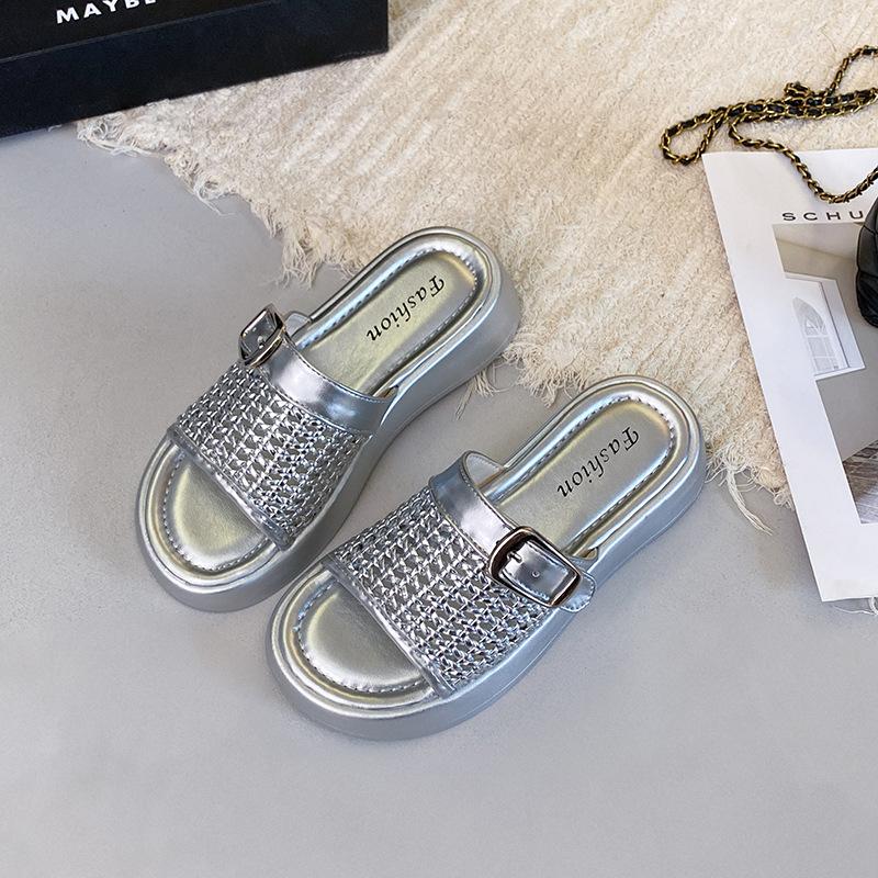 Корейская версия крутых шлепанцев на толстой подошве для женщин, для ношения летом 2025 года, новые феи с юбкой, плетеные шлепанцы с вырезами на одном слове