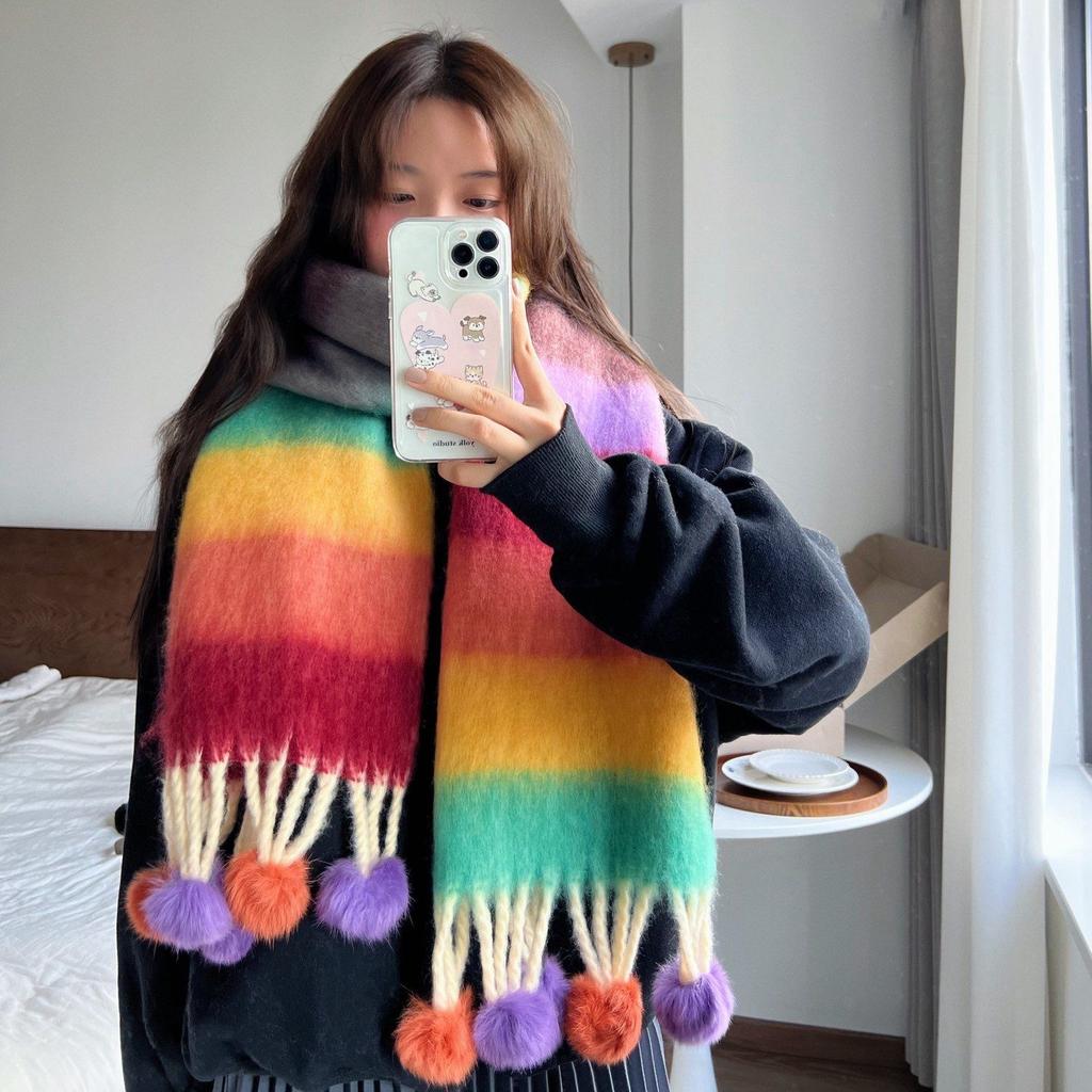 Мохеровый радужный полосатый шарф для женщин зимний новый утолщенный студенческий теплый платок универсальный высококлассный шарф с меховым помпоном