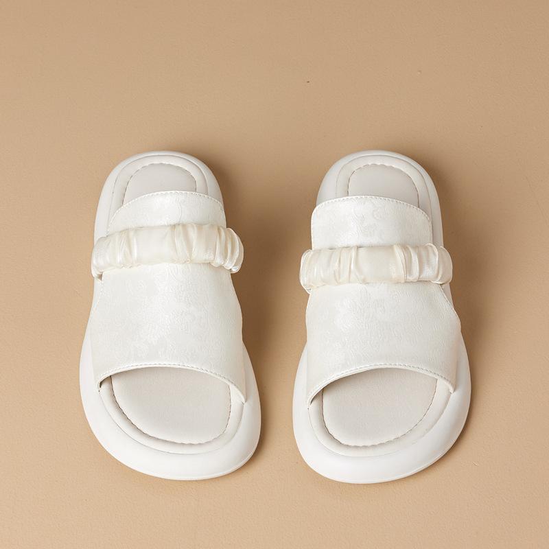 Кожаные сандалии-тапочки с толстой подошвой