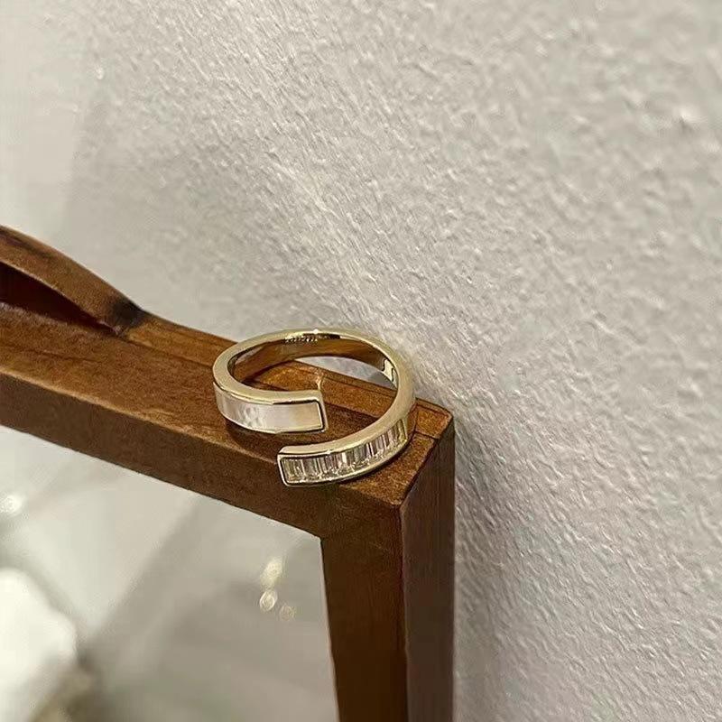 Изумрудное кольцо женское холодное ветровое нишевое дизайн высокочувствительное легкое роскошное европейское и американское открывающееся регулируемое кольцо хвостовое кольцо прилив