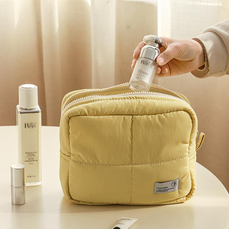 New Design Quilt Quilted Nylon Fluffy Shockproof Cosmetic Bag Cosmetic Storage Female Portable Makeup Bag Travel Vanity Wash Bag