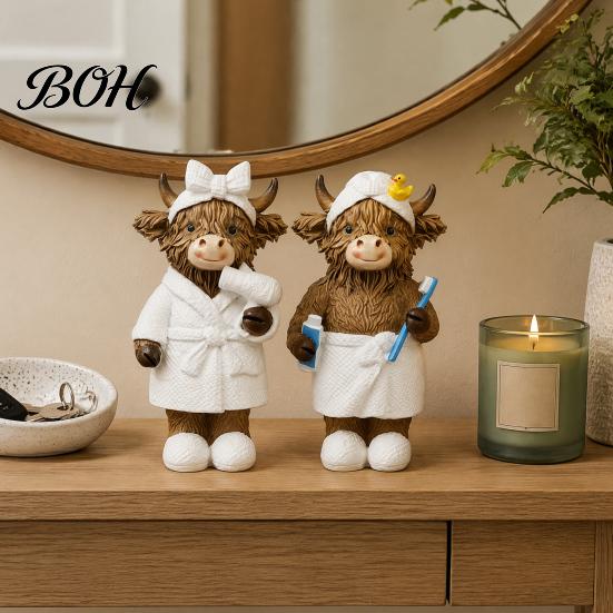 Cream Style Home Accessories Highland Cow Bathroom Figurine, Bathrobe Statue, Wateroroof Desktop Soft Decoration Animal Resin Ornament for Sink Shelf