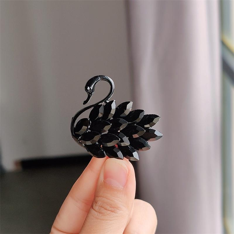 Женская брошь «Черный лебедь», булавка с кристаллами, темпераментный корсаж, универсальная пуговица для пальто-кардигана