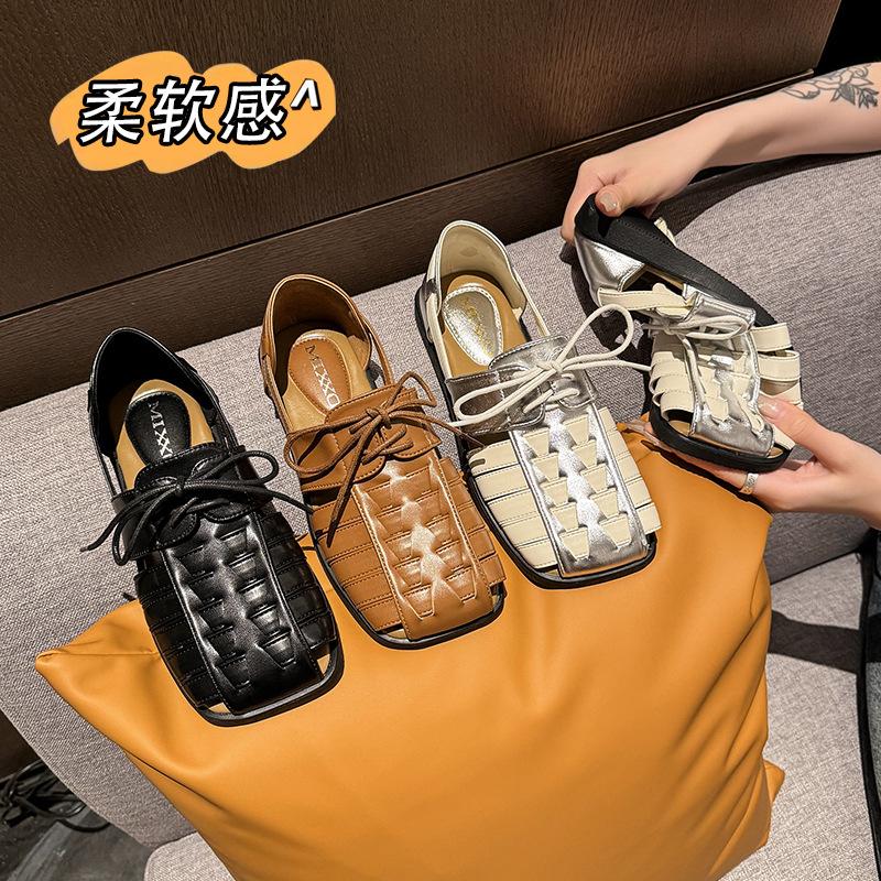 Тканые полые римские сандалии женские мягкие подошвы 2024 новые ретро нишевые женские туфли квадратные босоножки с ремешком на голове