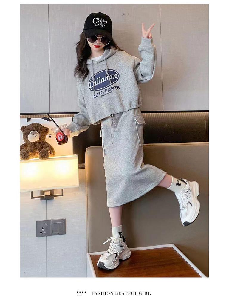 2024 г. Модное платье из двух частей для девочек в корейском стиле с капюшоном и юбкой на весну/осень