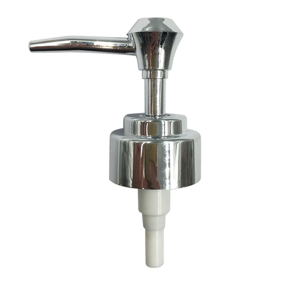 Гладкая блестящая серебристая головка насоса-дозатора для мыла и лосьона для стильного вида