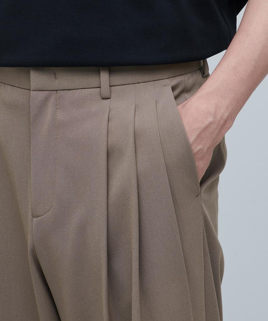 MUSINSA STANDARD Lightweight Three-Puck Semi-Balloon Slacks [Dusty Beige]