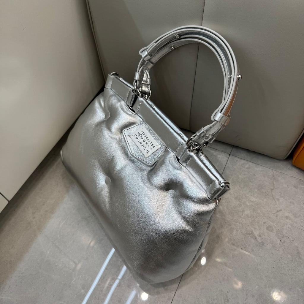 2026 Внешняя торговля Меховая сумка-подушка для подушек Большая вместимость Модная Универсальная Мягкая Облачная сумка Сумка-тоут Портативная Сумка для ужина Женская