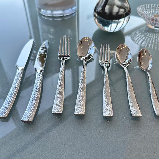 Western Food Tableware Stainless Steel Serrated Steak Knife Sharp Fork Tines Curved Spoon Dishwasher Safe Hammered Texture