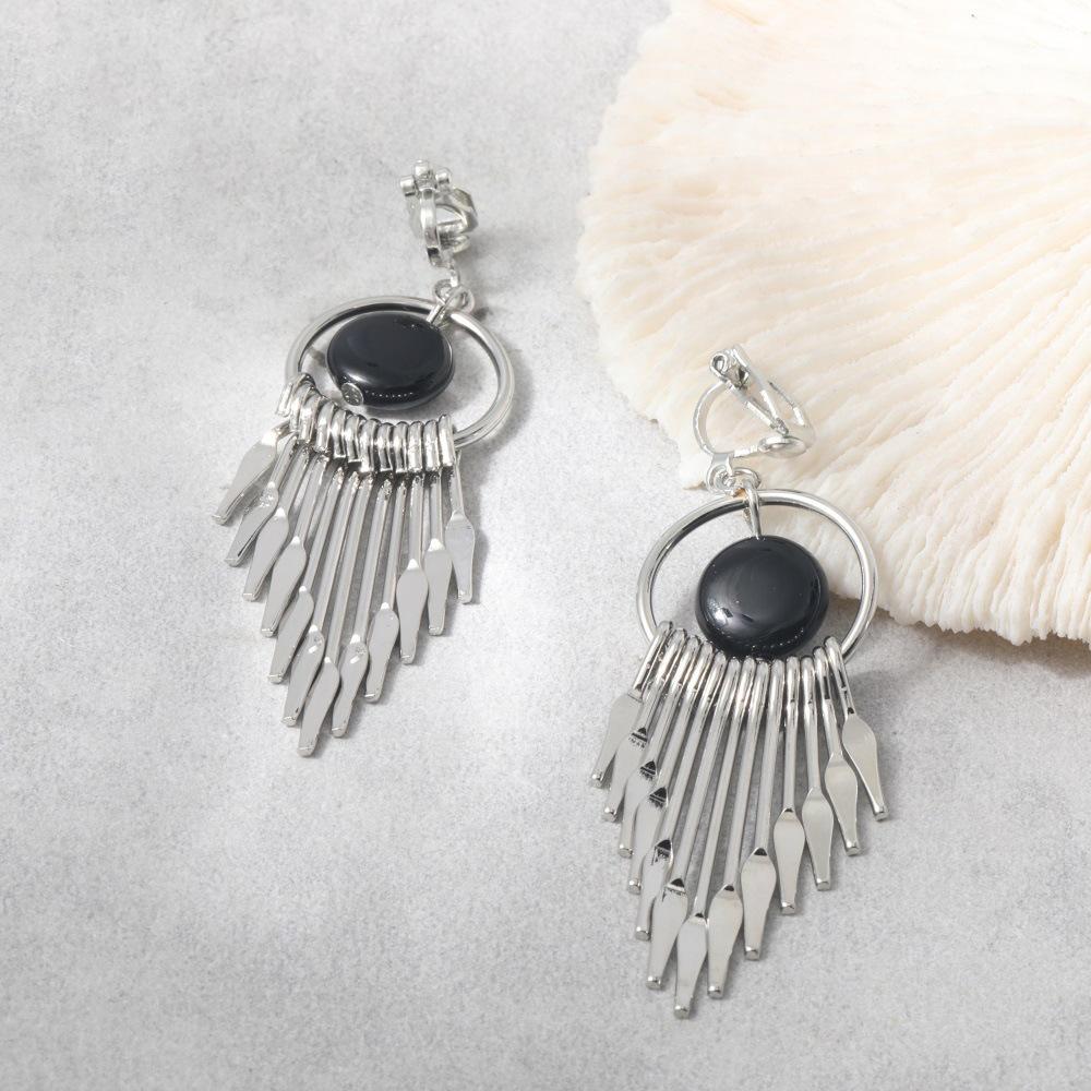 Модные серьги-гвоздики для женских украшений