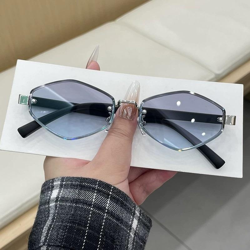 Fashion Small Polygonal Sunglasses Women Metal Rhombus Sun Glasses Ladies Hipster Sexy Cat Eye Shades Vintage