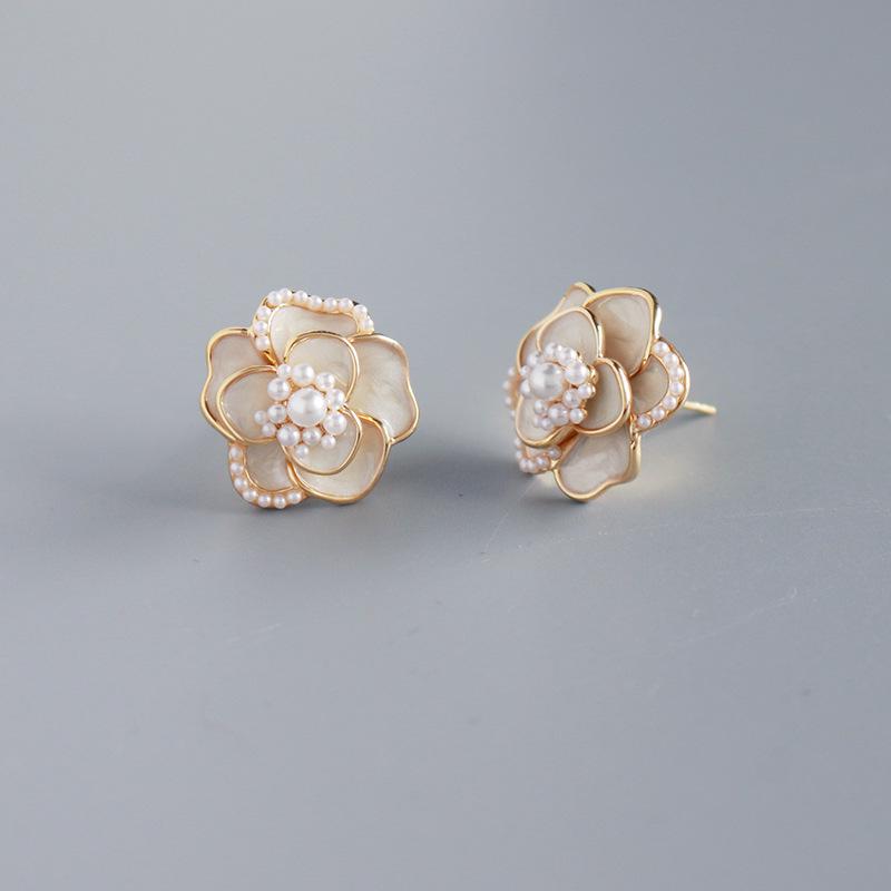 Серьги-пусеты из серебра 925 пробы с камелиями для женщин - Роскошный дизайн высокого класса