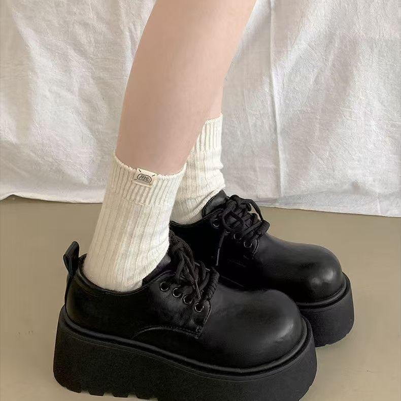 Туфли на платформе-маффине, женские, маленькие кожаные, новые осенне-зимние 2025 года, белые, в британском стиле, с круглым носком, на шнуровке, универсальные, японские одинарные туфли