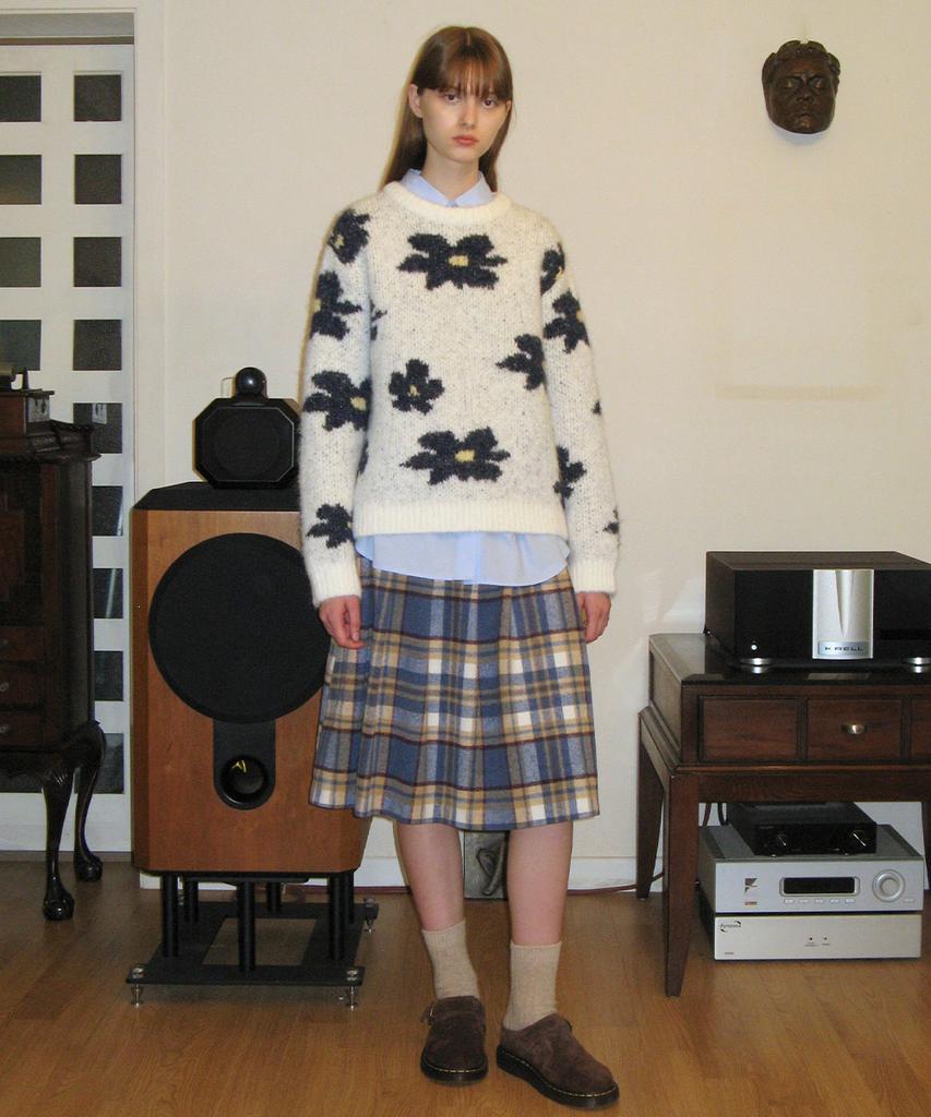 SINOON Flower Pullover Knit (White)