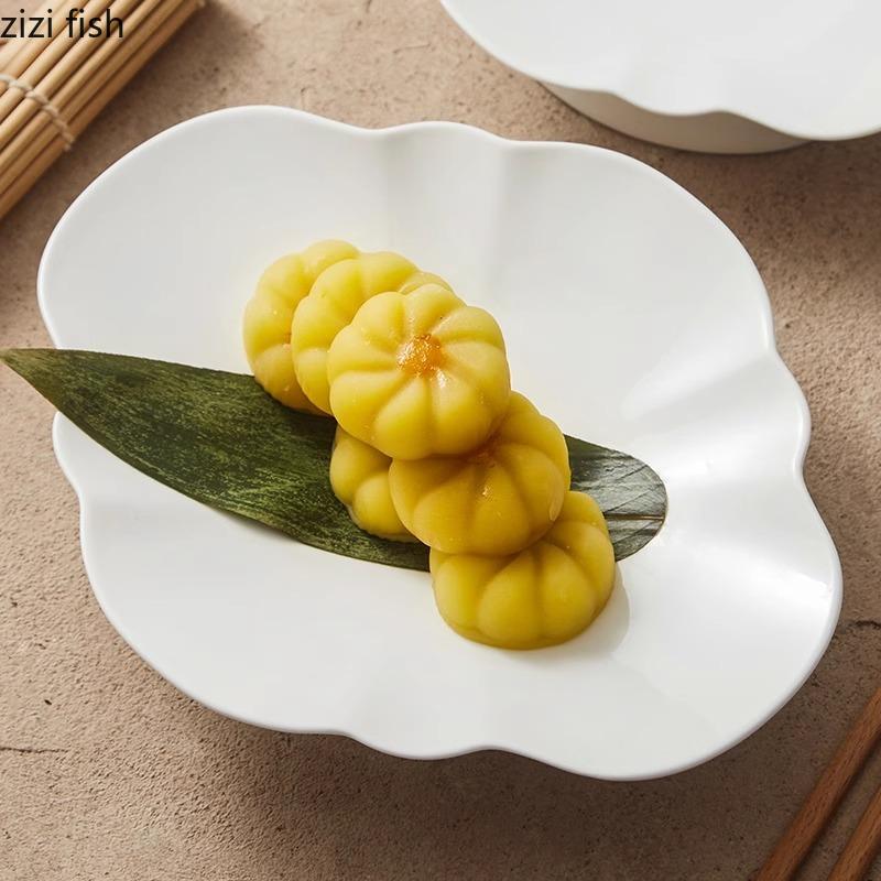 Чисто-белая тарелка в форме цветка с высокой ножкой Керамическая десертная тарелка Тарелка для суши Блюдо для димсамов Специальная посуда для молекулярной кухни