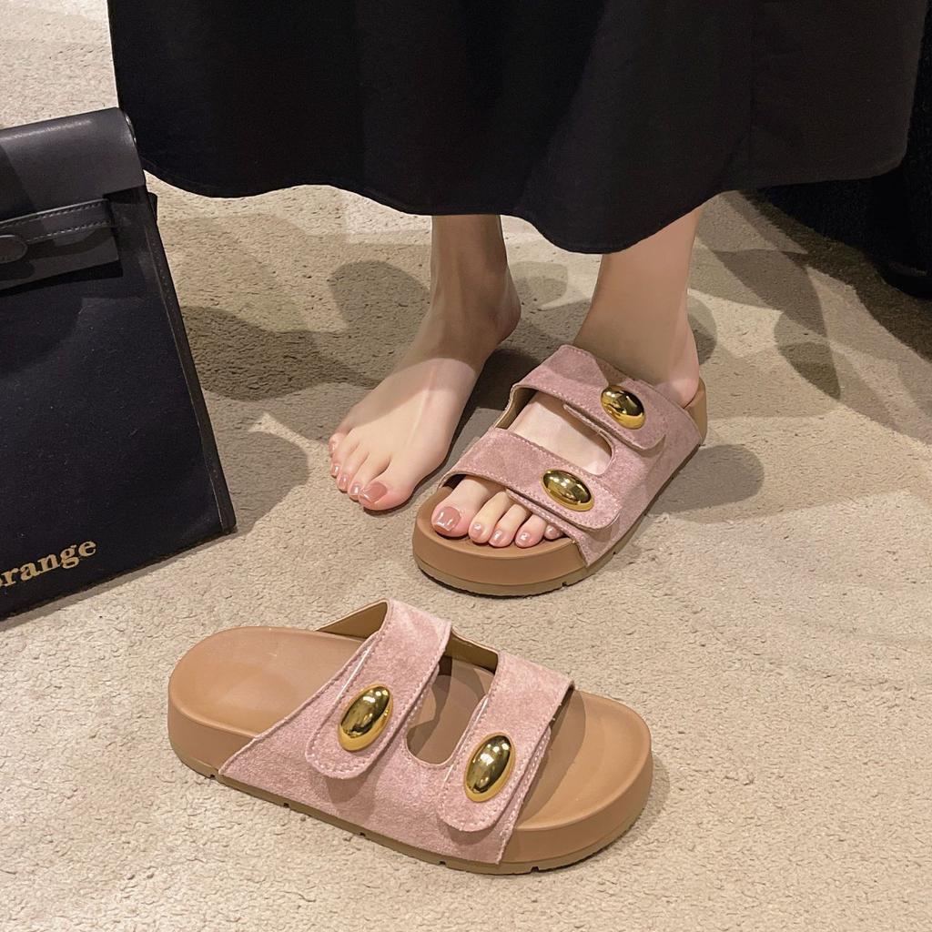 Пляжный отдых одно слово швабра легкая мягкая подошва липучка крутые тапочки женская уличная обувь 2025 лето новинка для выхода толстая подошва