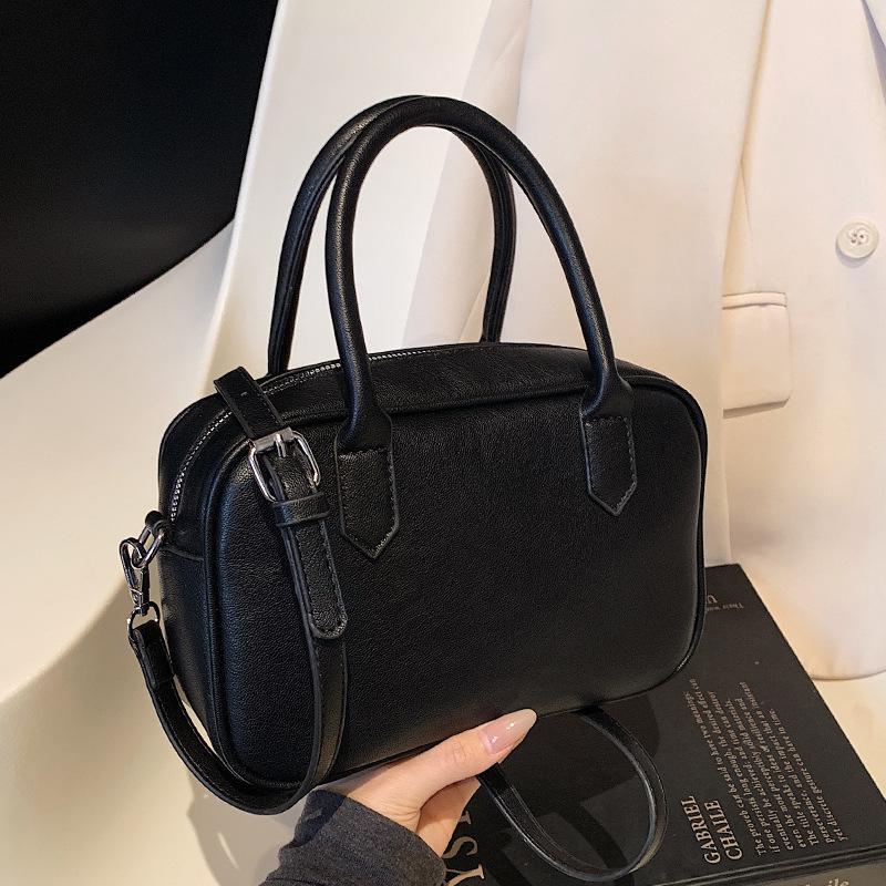 Popular fashion simple texture solid color portable Boston bag women's retro niche casual shoulder messenger bag