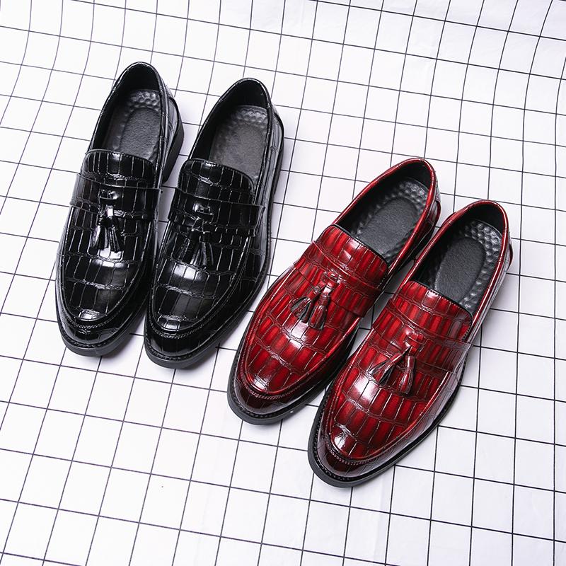 Модные красно-коричневые персонализированные туфли-лоферы с кисточками из крокодиловой кожи в корейском стиле, повседневные слипоны с нескользящей подошвой, мужские лакированные кожаные туфли
