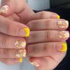 24 шт. Желтые накладные ногти с французским кончиком, короткие квадратные, с цветами, акриловые, простые, с полным покрытием, самоклеящиеся
