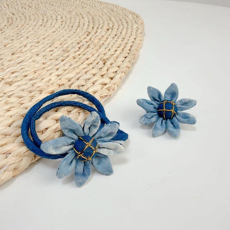 Шелковый треугольный шарф в стиле ретро - тонкий летний женский аксессуар для шеи